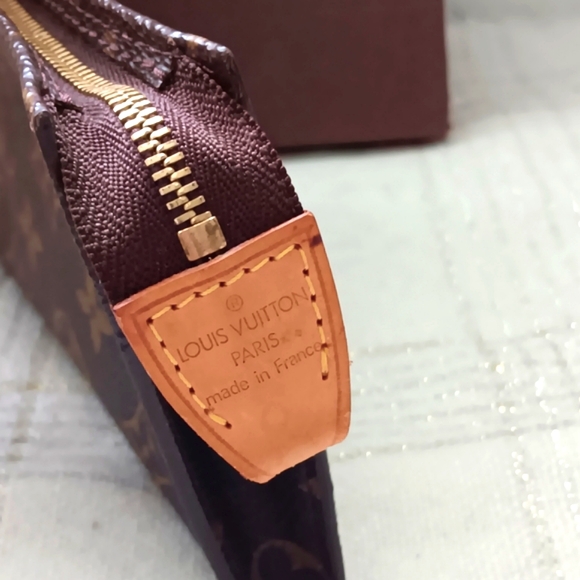 Louis Vuitton Monogram Bucket Pouch PM M47546 - Picture 7 of 16